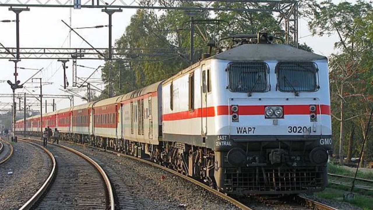 Railway Special: बनारस-कोलकाता के बीच चलेगी स्पेशल ट्रेन, बलिया और गाजीपुर के रास्ते तय होगा सफर