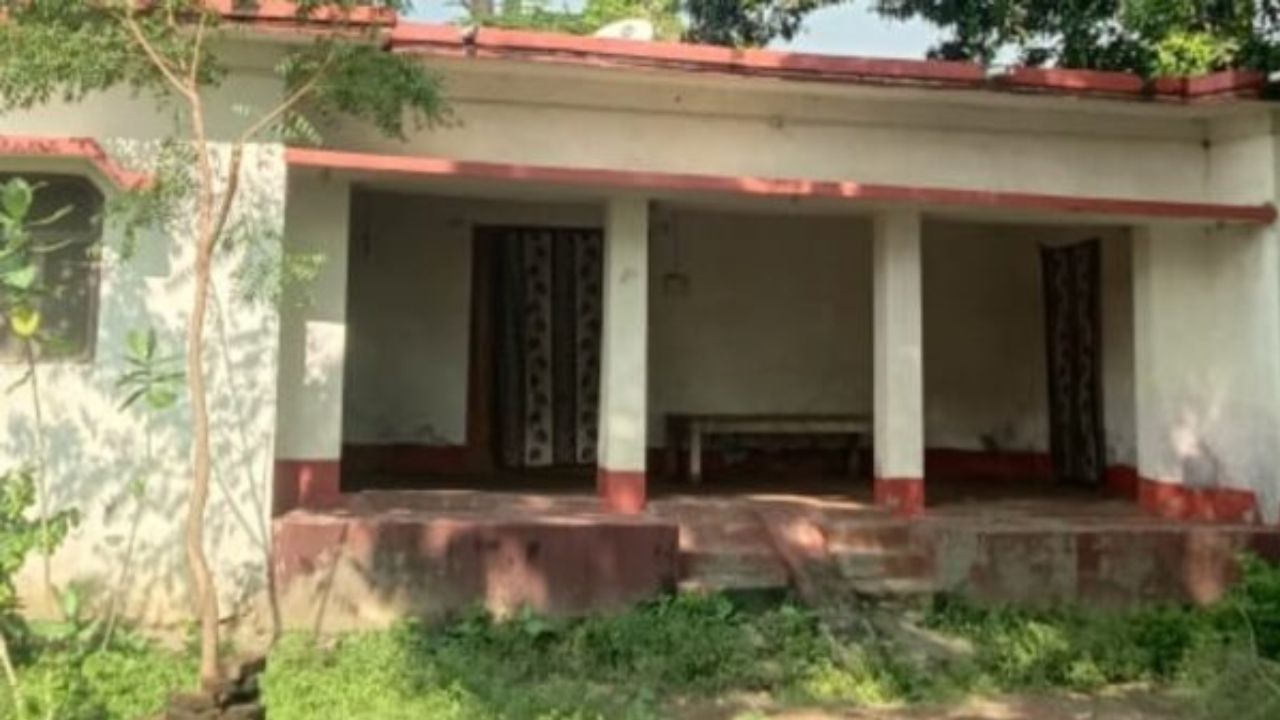 इन्वर्टर, बैटरी, गैस सिलेंडर और अनाज सब ले उड़े चोर: गोरखपुर के गोला में सूने मकान को चोरों ने बनाया निशाना