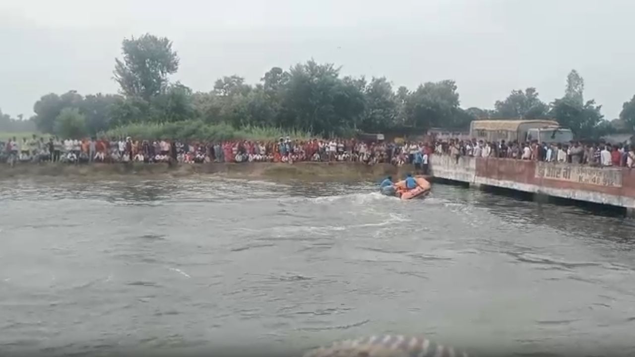 पुल से फिसला पैर और देखते ही देखते गायब, महराजगंज में नहर में लापता किशोर की दूसरे दिन भी तालाश जारी
