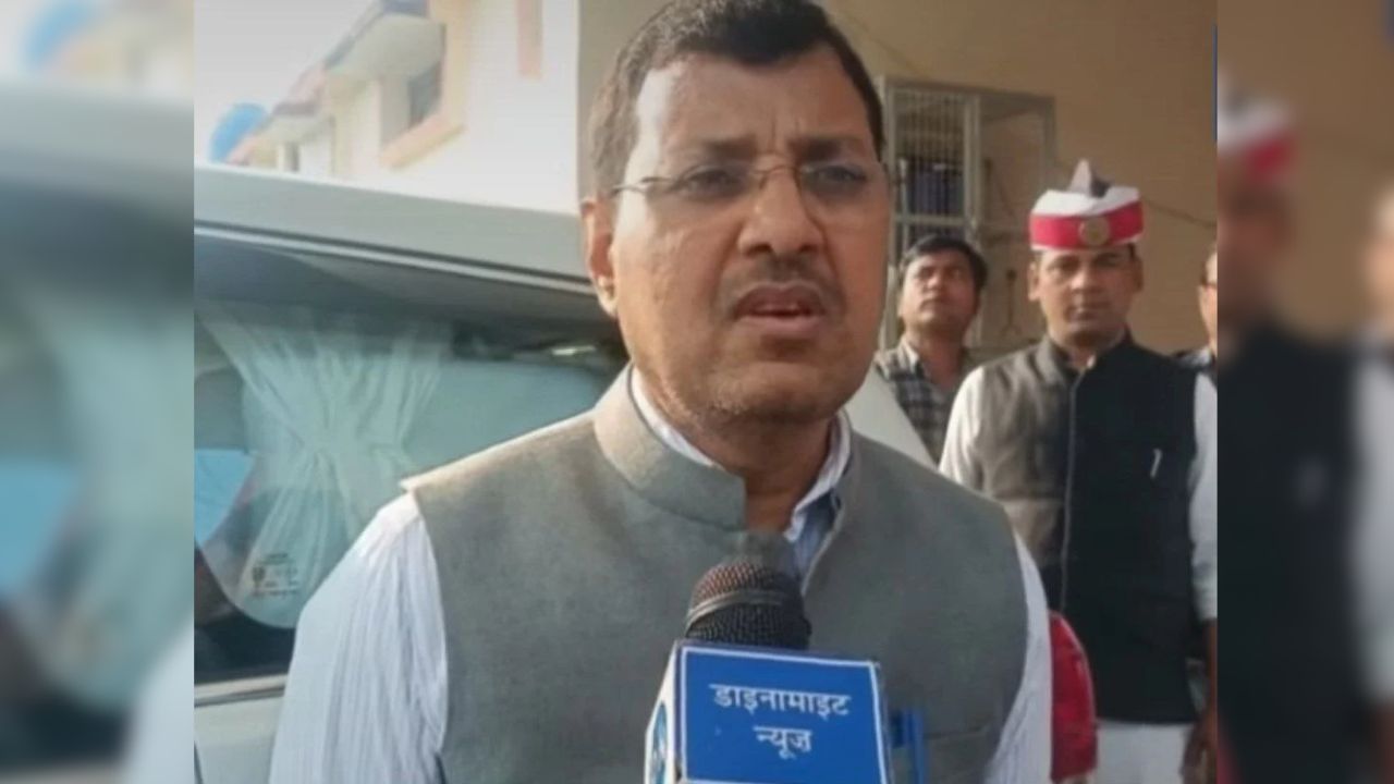 डैशबोर्ड की रैंकिंग ने बढ़ाई अधिकारियों की मुश्किल: महराजगंज में सभी 12 BDO का अगस्त का वेतन रोका, फैमिली आईडी बनी वजह