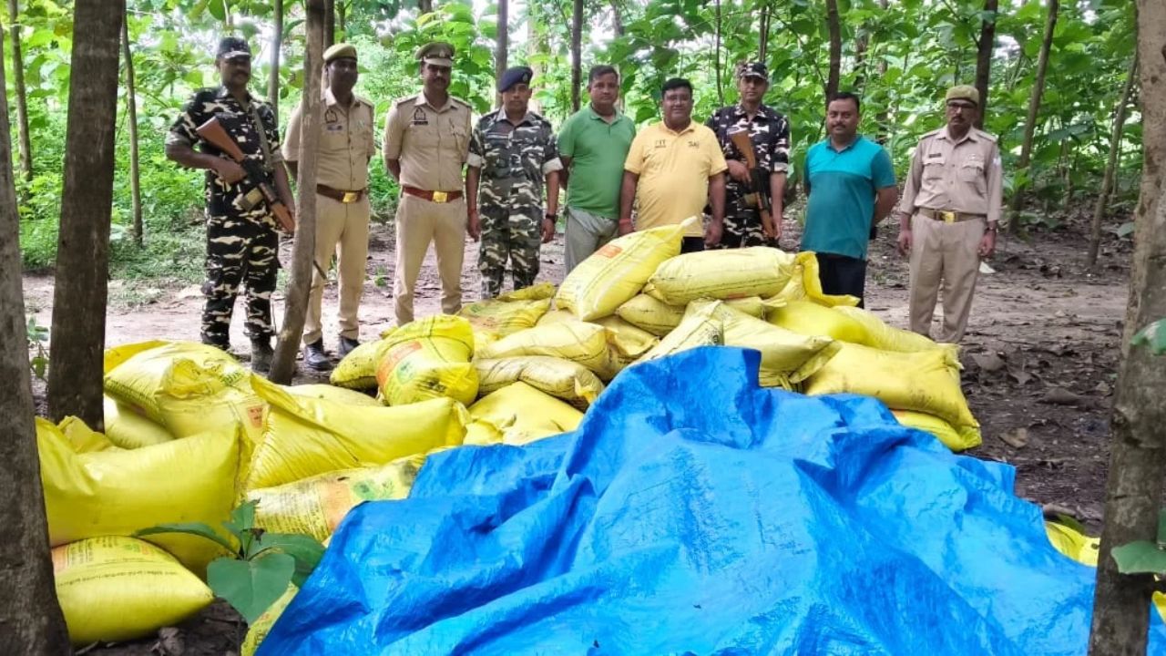 सोनौली बॉर्डर पर फिर खाद तस्करी का खेल! नो-मेंस लैंड के पास बगीचे में मिली 55 बोरी यूरिया