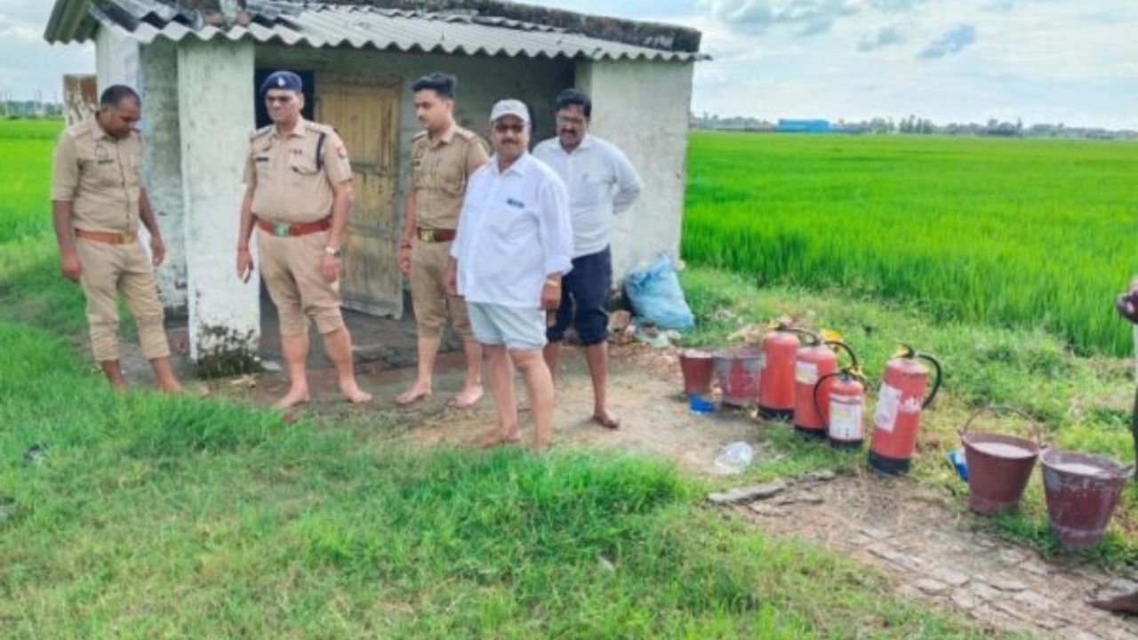 कौशाम्बी हादसे के बाद महराजगंज में प्रशासन अलर्ट, पटाखा गोदामों पर ताबड़तोड़ छापेमारी