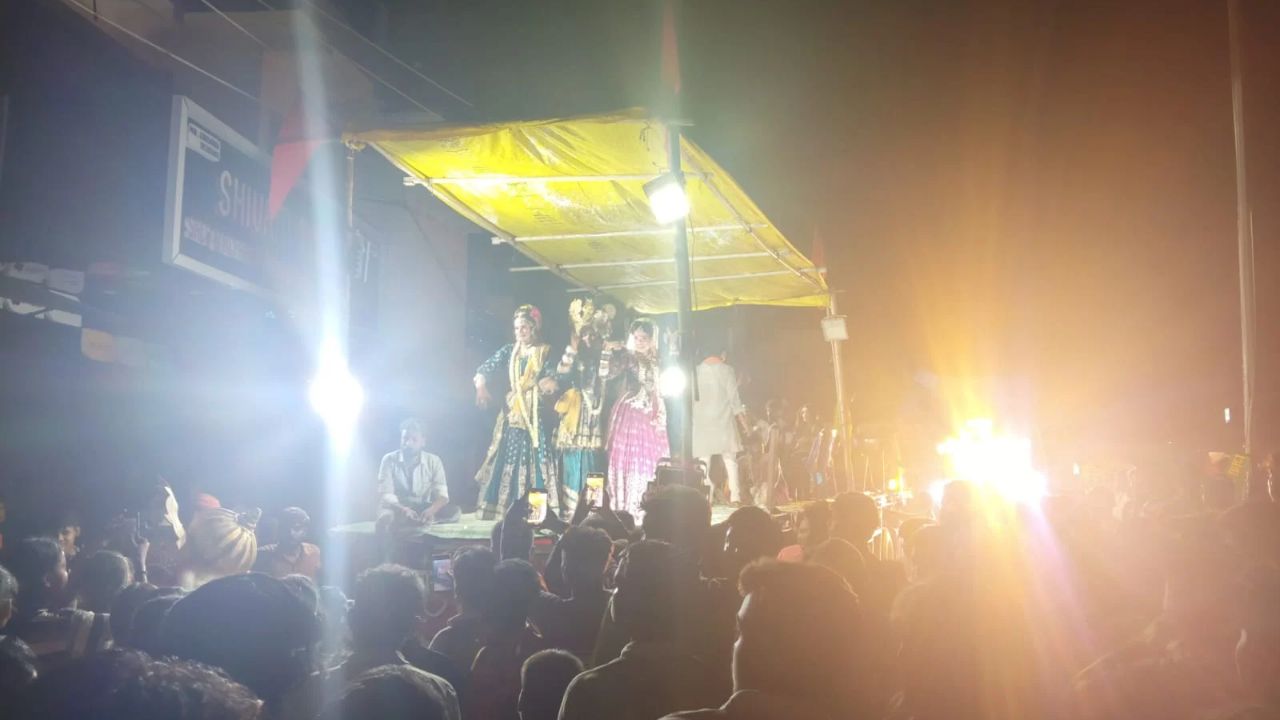 कोल्हुई: जन्माष्टमी के अवसर पर निकली भव्य शोभायात्रा, आकर्षक झांकियों ने मोहा मन