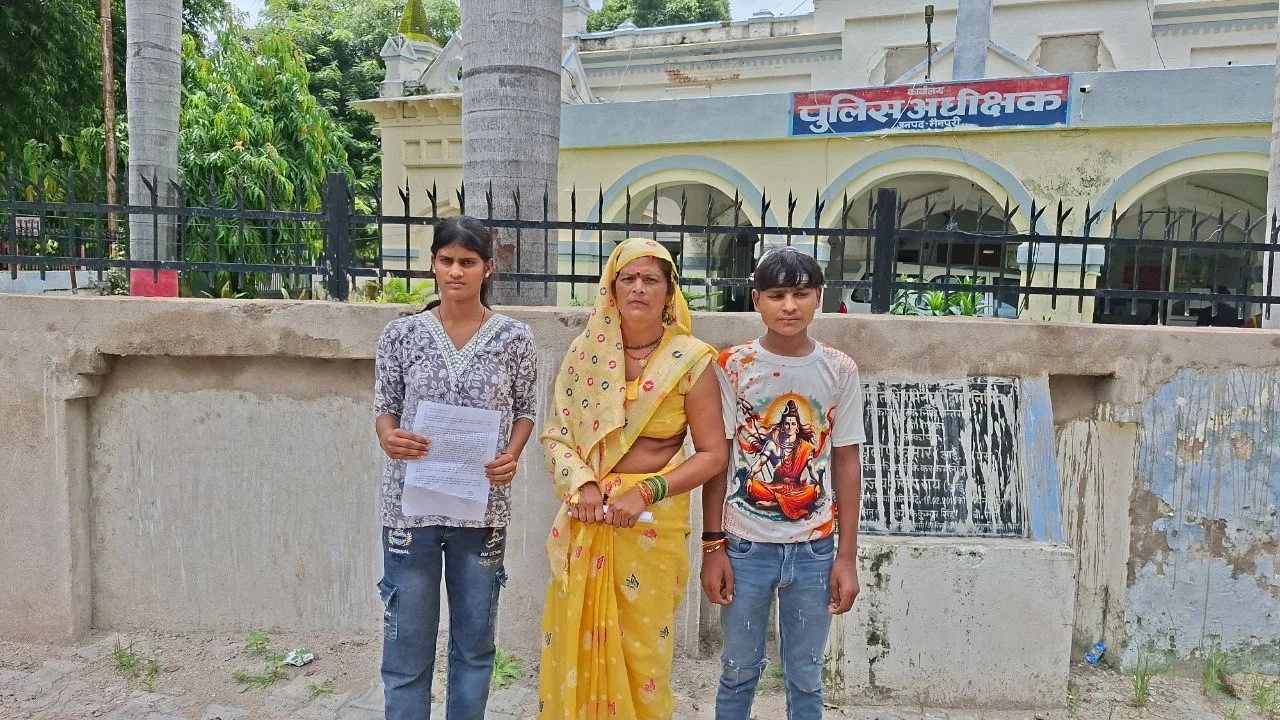 स्कूल जा रही युवती को रास्ते में रोककर नंबर मांगने का आरोप, विरोध किया तो भाई पर टूट पड़े लाठी-डंडे