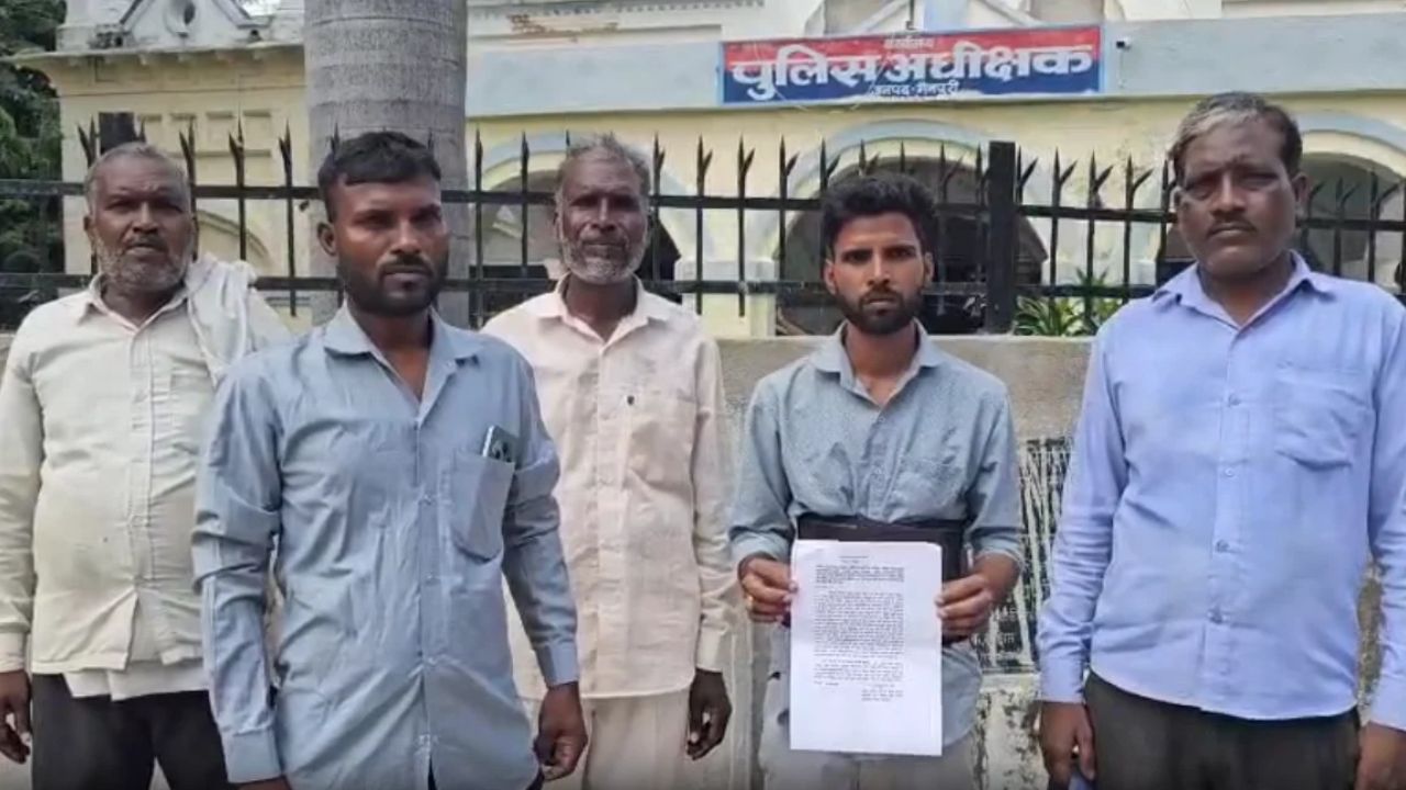 दो नामजद आरोपी अभी बाहर घूम रहे हैं… गिरफ्तारी की मांग को लेकर एसपी के पास पहुंचा परिवार, मैनपुरी में बढ़ी हलचल