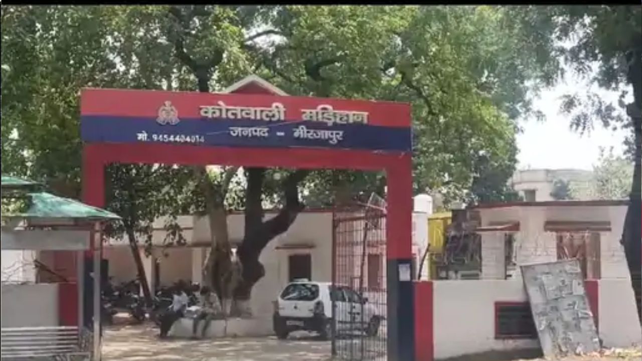 Mirzapur: नाबालिग की शादी पर मचा घमासान: असहमति के बावजूद युवक ने मंदिर में लिए सात फेरे
