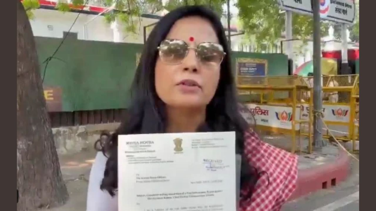 महुआ मोइत्रा ने CEC के खिलाफ थाने पहुंचकर बढ़ाई सियासी सरगर्मी, क्या इस बगावत से हिल जाएगी देश की सियासत