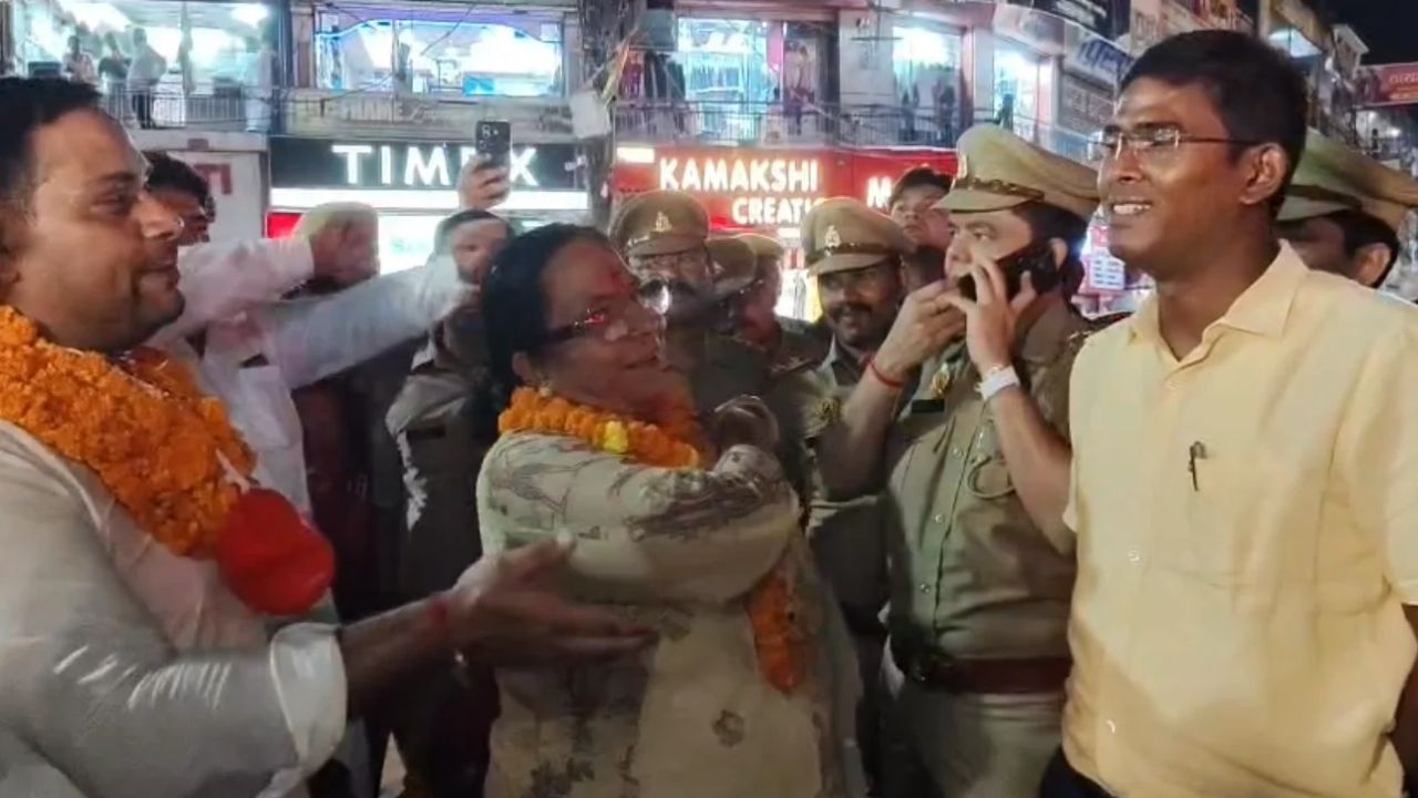 “काला कानून वापस नहीं हुआ तो वोट की चोट देंगे”, गंगाजल लेकर दिल्ली निकले प्रदर्शनकारियों को मुजफ्फरनगर में रोका