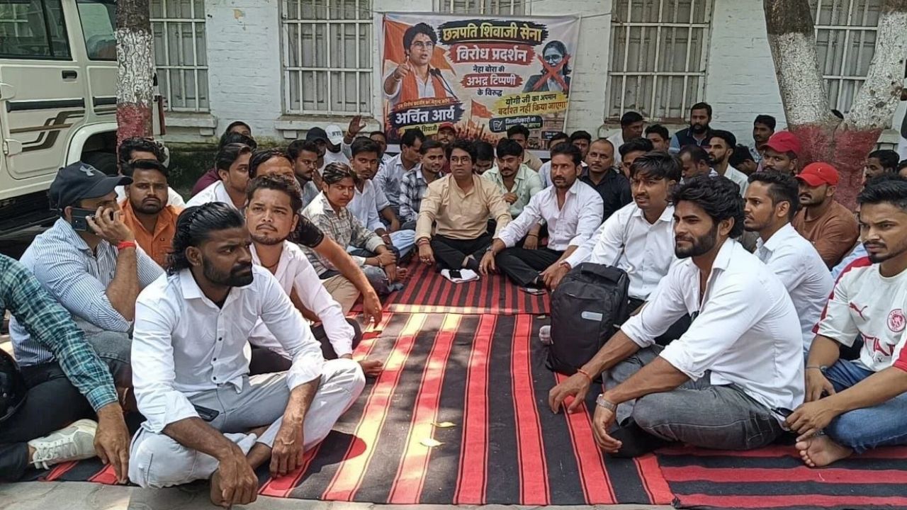 नेहा बोरा की कथित टिप्पणी पर मुजफ्फरनगर में प्रदर्शन, छत्रपति शिवाजी सेना ने उठाई आवाज