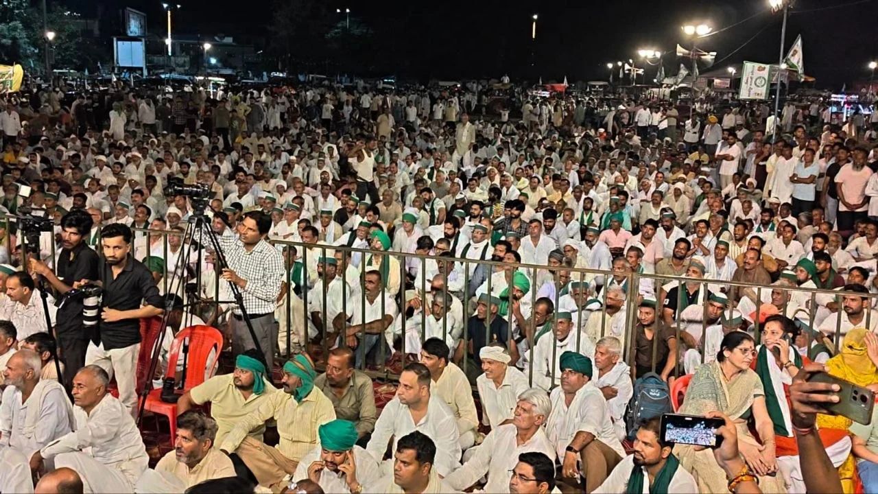 मुजफ्फरनगर में रातभर किसानों का मंथन, राकेश टिकैत के ऐलान से बढ़ी सियासी हलचल