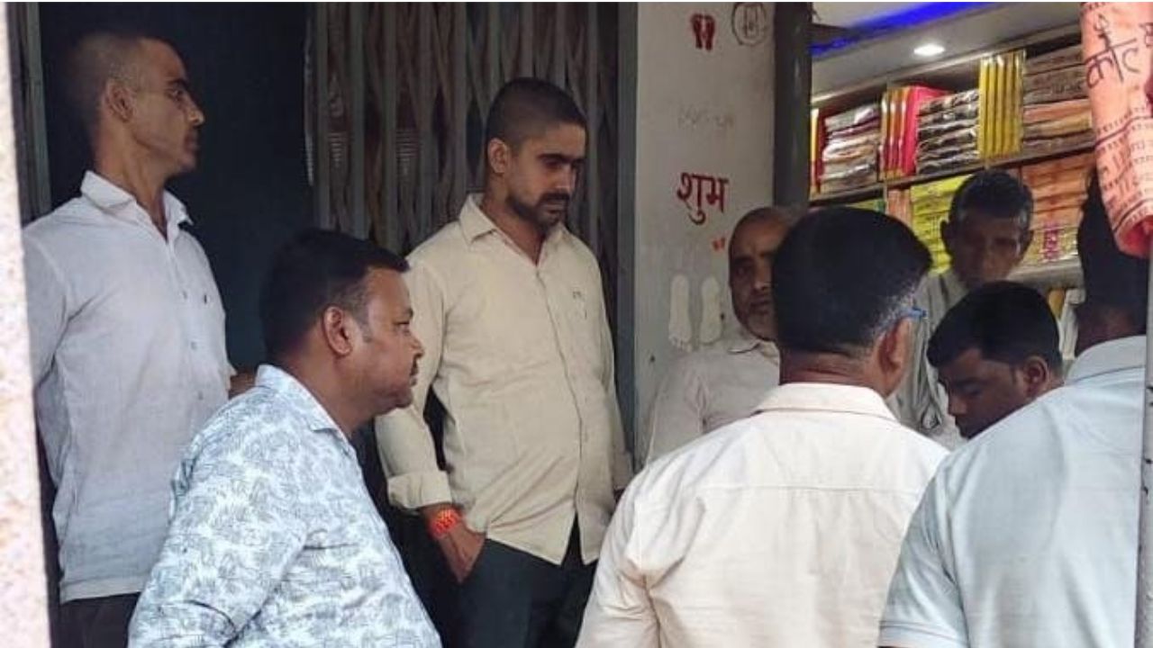सिसवा में बिजली विभाग की बड़ी कार्रवाई, 55 बकाएदारों के कनेक्शन कटे; 15 पर FIR