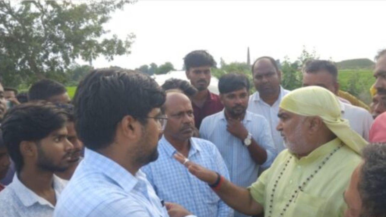 गोरखपुर में ‘रोड नहीं तो वोट नहीं’ का असर! गांव पहुंचे विधायक, जानिए फिर क्या हुआ