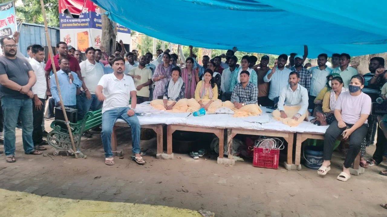 TGT-PGT की भर्ती को लेकर मांग तेज, शिक्षक अभ्यर्थियों ने दी ये चेतावनी