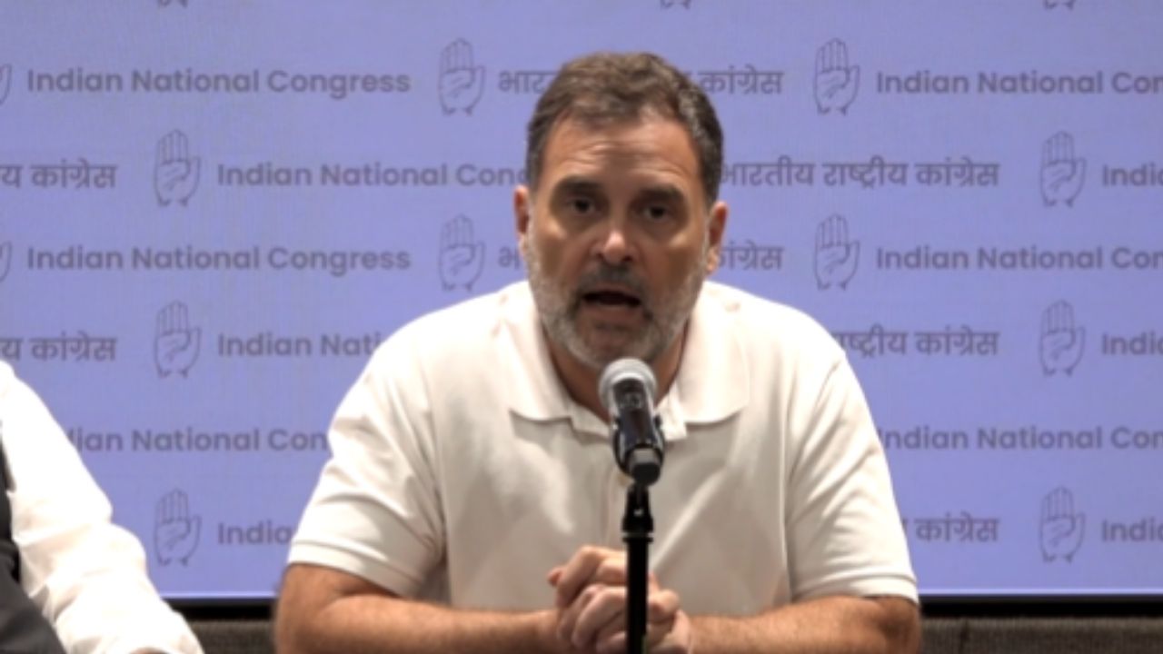 कौन सी वोटर लिस्ट सही? 2024 के चुनाव और SIR 2026 के आंकड़ों को लेकर राहुल गांधी ने BJP को घेरा