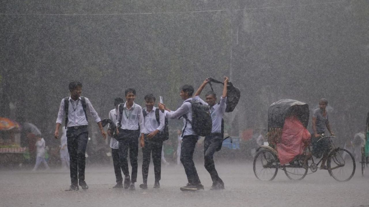मूसलाधार बारिश से मिलने वाली है राहत! 10 सितंबर को यूपी के इन जिलों में फिर बरसेंगे बादल, जानें मौसम विभाग का पूरा अपडेट