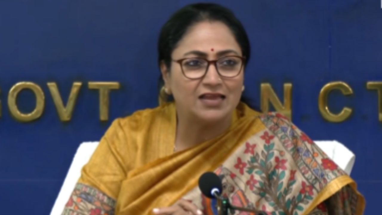 छत पर लगेगा मुफ्त सोलर प्लांट, दिल्ली में 400 यूनिट तक बिजली खर्च करने वालों की बल्ले-बल्ले