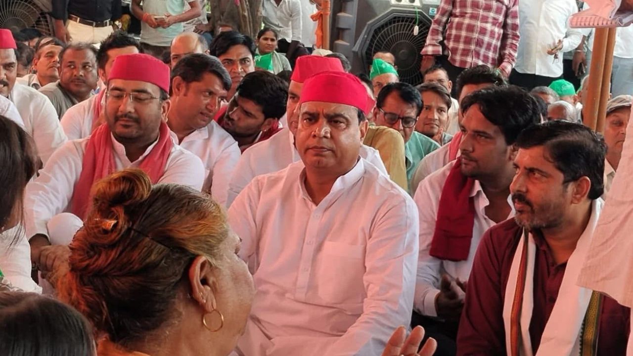 नोएडा में बिजली संकट पर सपा एक्टिव, आश्रय गुप्ता बोले- जनता की आवाज दबने नहीं देंगे