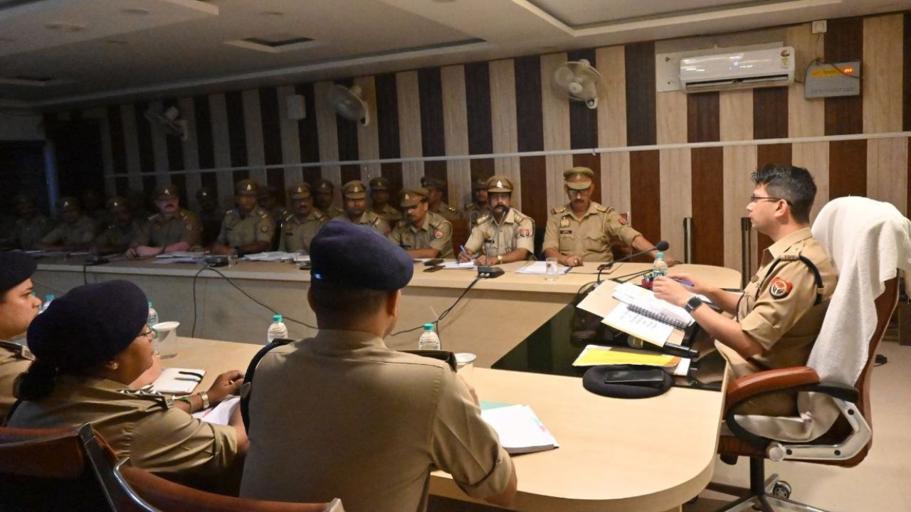 एसपी शक्ति मोहन अवस्थी की देर रात तक चली क्राइम मीटिंग, महराजगंज में अब अपराधियों की खैर नहीं, देखें मीटिंग में क्या-क्या हुआ?