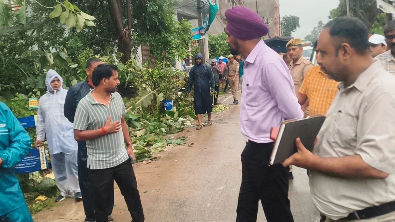 सुल्तानपुर में बारिश का कहर, घरों से खेतों तक दिखा तबाही का मंजर, थमा जनजीवन