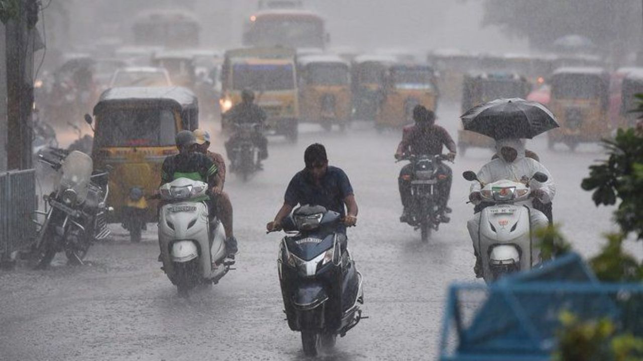 मानसून जाते-जाते दिखाएगा तेवर: दिल्ली, यूपी और बिहार समेत 15 राज्यों में भारी बारिश और आंधी का भयंकर अलर्ट जारी
