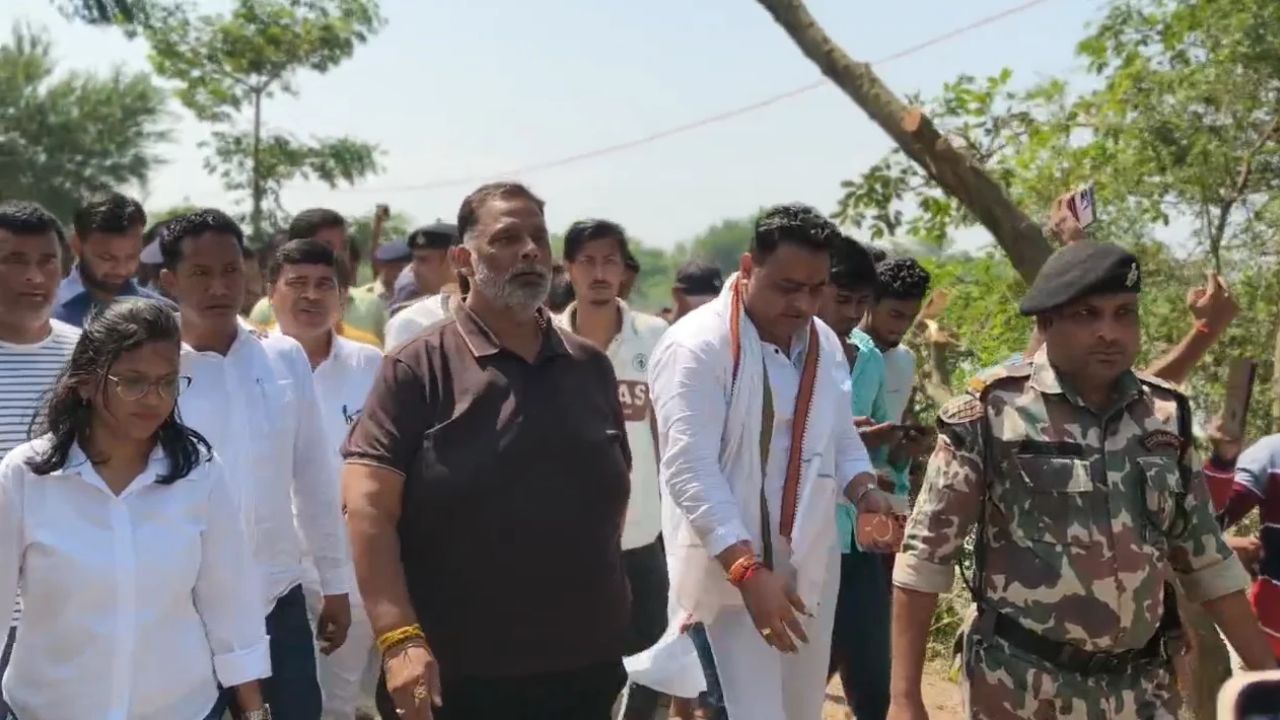 West Champaran: बाढ़ प्रभावित बगहा पहुंचे पप्पू यादव, टूटे चंपारण तटबंध को लेकर कही ये बात