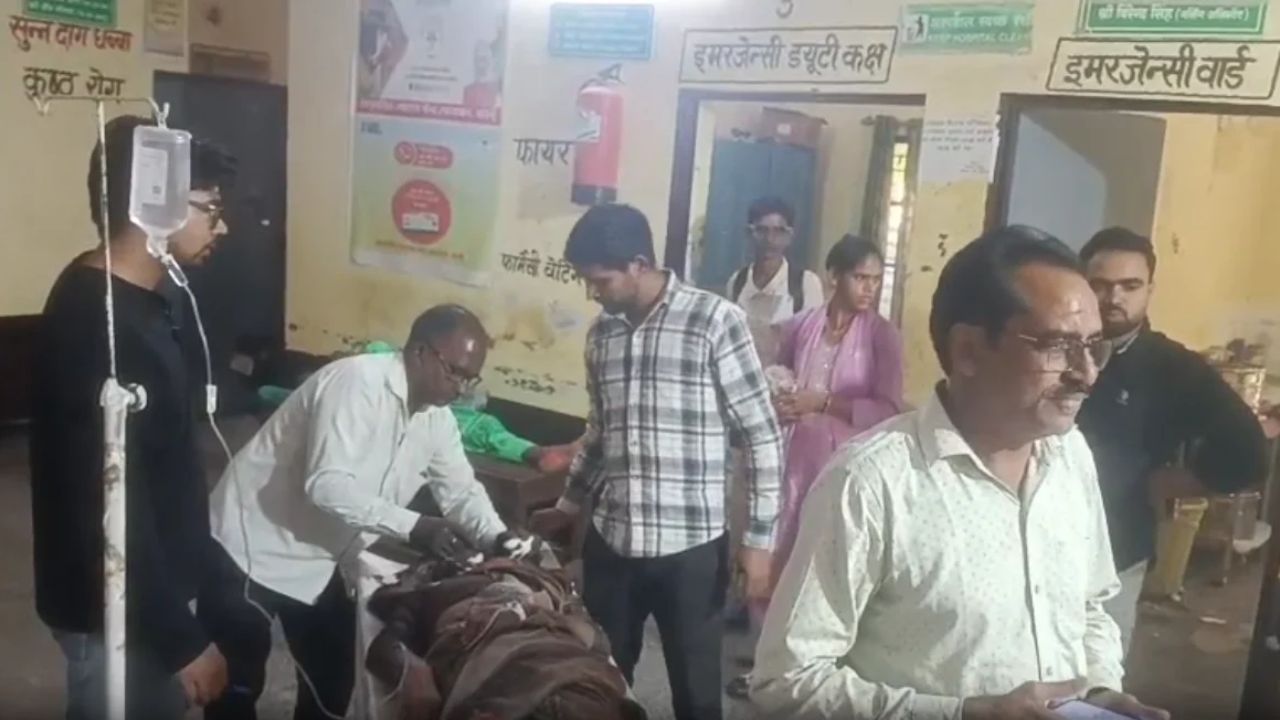 Accident in Budaun: कार की टक्कर से बाइक सवार महिला की मौत, दो गंभीर रूप से घायल