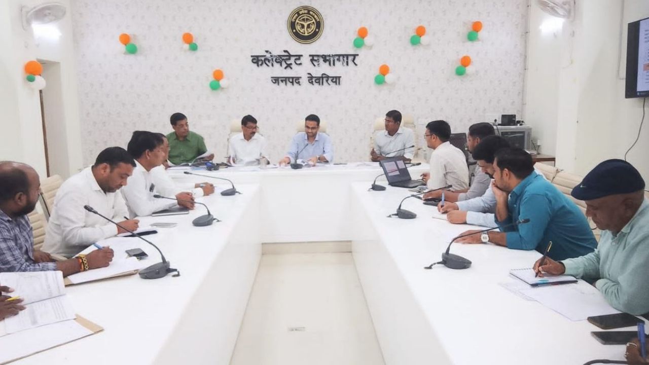 देवरिया में प्रशासनिक सख्ती: आईजीआरएस और राजस्व वसूली में लापरवाही पर 11 अधिकारियों पर गिरी गाज