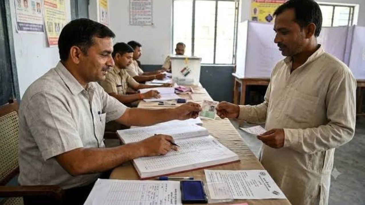 ECI का बड़ा फैसला! आगरा के 3 बूथों पर दोबारा मतदान का आदेश, जानें तारीख और समय