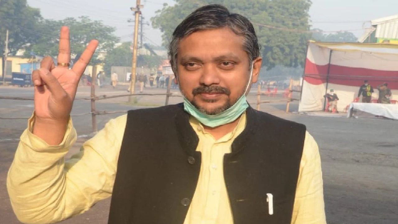 आगरा में सियासी उलटफेर, भाजपा की आस छोड़ अब ‘साइकिल’ की सवारी करेंगे MLC आकाश अग्रवाल