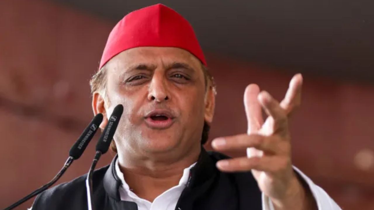 बैंक मजबूत हैं तो गरीबों के खाते से पैसे क्यों कट रहे? अखिलेश यादव ने भाजपा से पूछे 12 सवाल