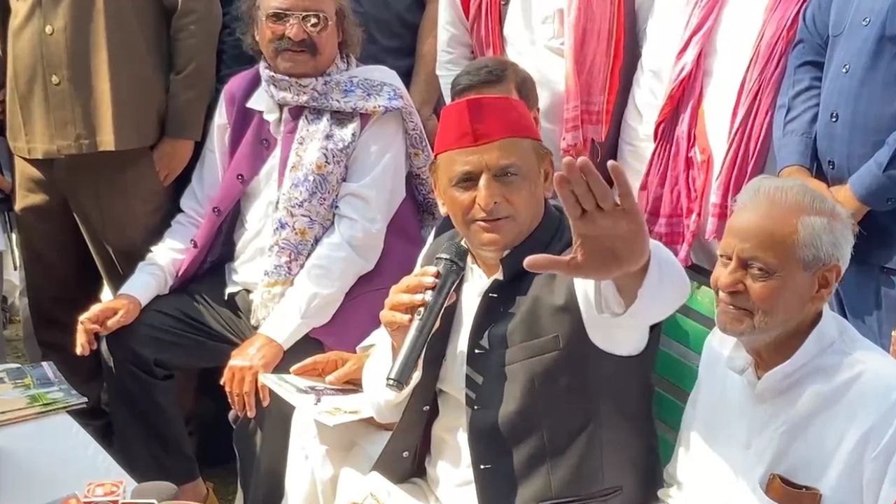 डॉ. लोहिया की पुण्यतिथि पर अखिलेश यादव ने दी श्रद्धांजलि, बोले- समाजवाद को और मजबूत करेंगे