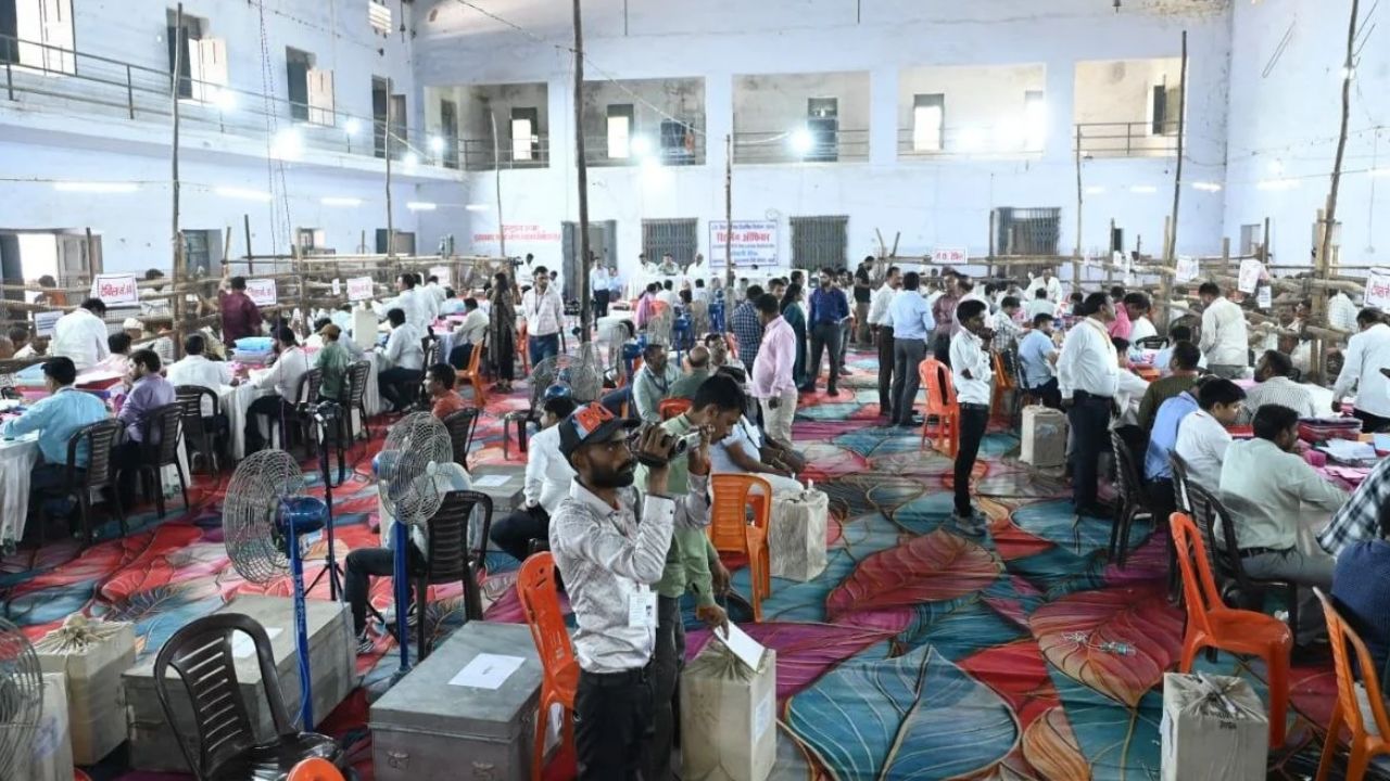 UP MLC Election 2026: सातवें चक्र की मतगणना पूरी, इलाहाबाद-झांसी सीट पर सपा प्रत्याशी की मजबूत बढ़त