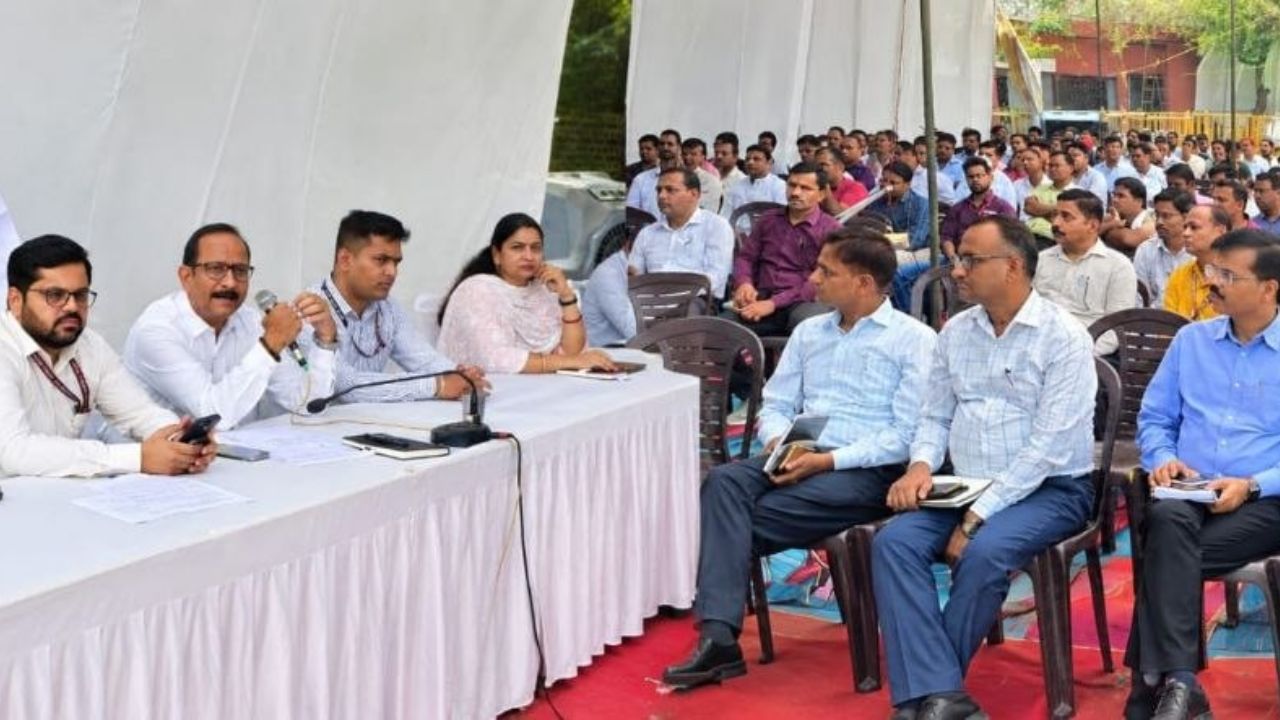 14 टेबल, 270 कार्मिक और 3 पालियां: झांसी में इलाहाबाद-झांसी स्नातक निर्वाचन क्षेत्र के वोटो की गिनती का प्लान तैयार