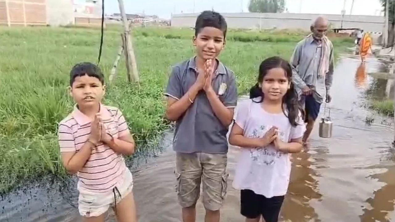 ‘DM अंकल, हमें जलभराव से बचाइए’: प्रशासनिक गलियारों में गूंजी महराजगंज के फरेंदा बाईपास की समस्या