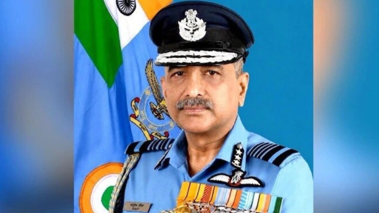 New Air Chief Marshal: भारतीय वायुसेना के 29वें प्रमुख के सामने खड़ी ये 3 बड़ी चुनौतियां, आशुतोष दीक्षित कैसे निकालेंगे समाधान?