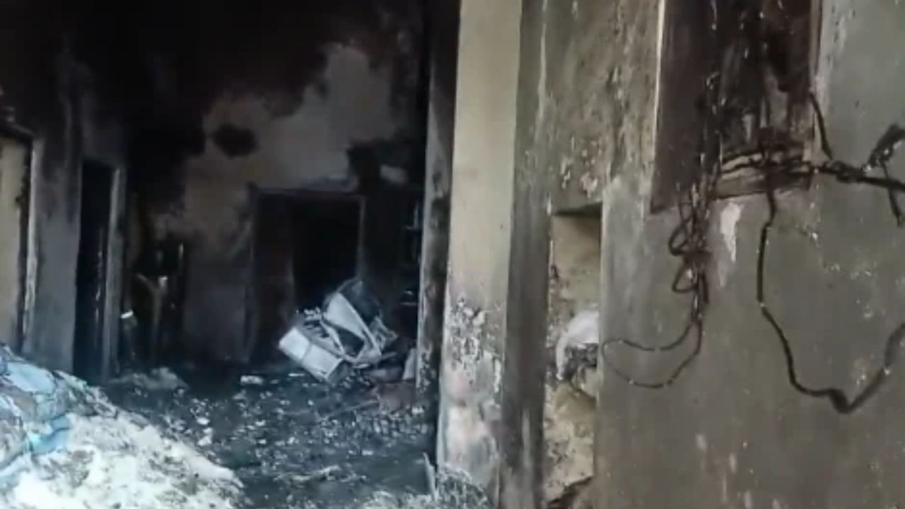 मासूम की थमीं सांसें, उजड़ गया हंसता-खेलता परिवार: बागपत में शॉर्ट सर्किट और सिलिंडर ब्लास्ट ने छीनी मां-बेटी की जिंदगी
