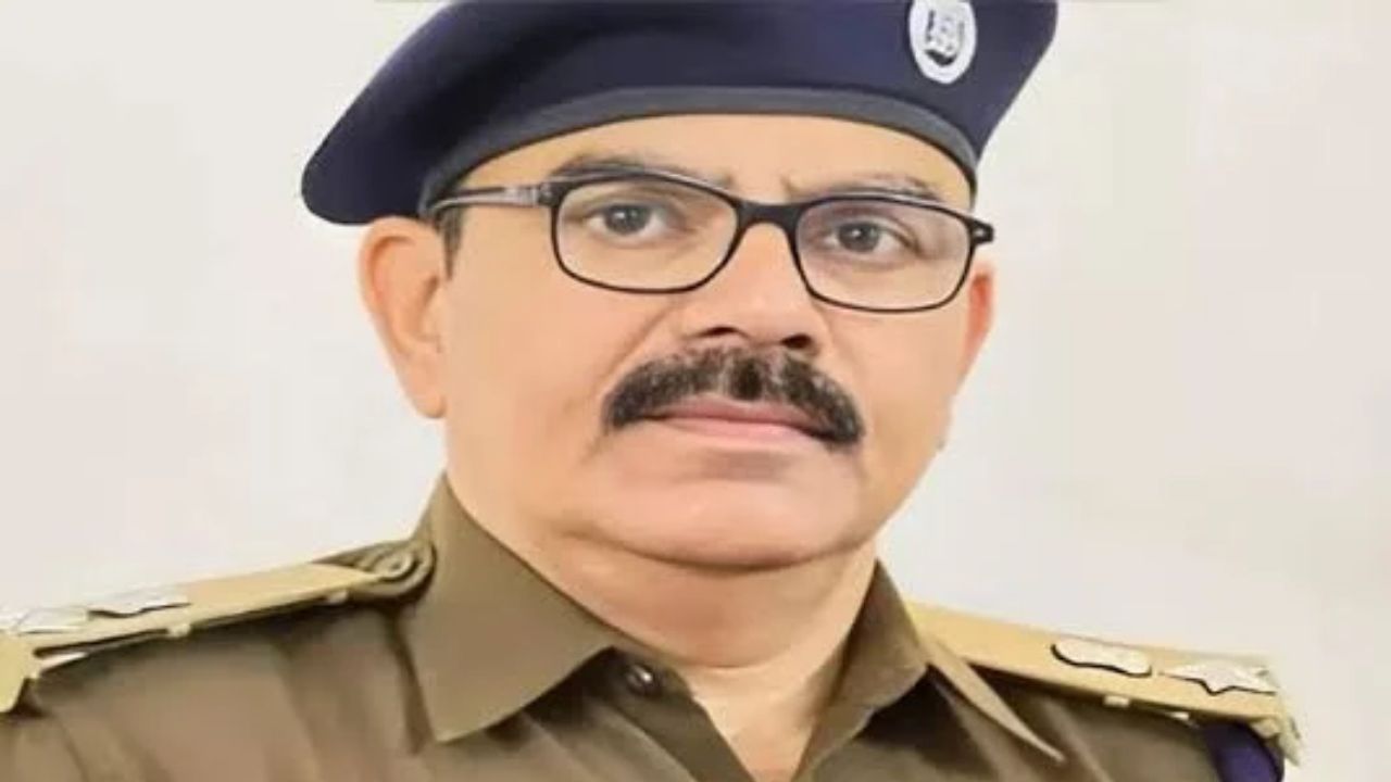 बलिया में 10 थानाध्यक्षों का तबादला, कई थानों की बदली कमान; जानिए किसे कहां मिली जिम्मेदारी