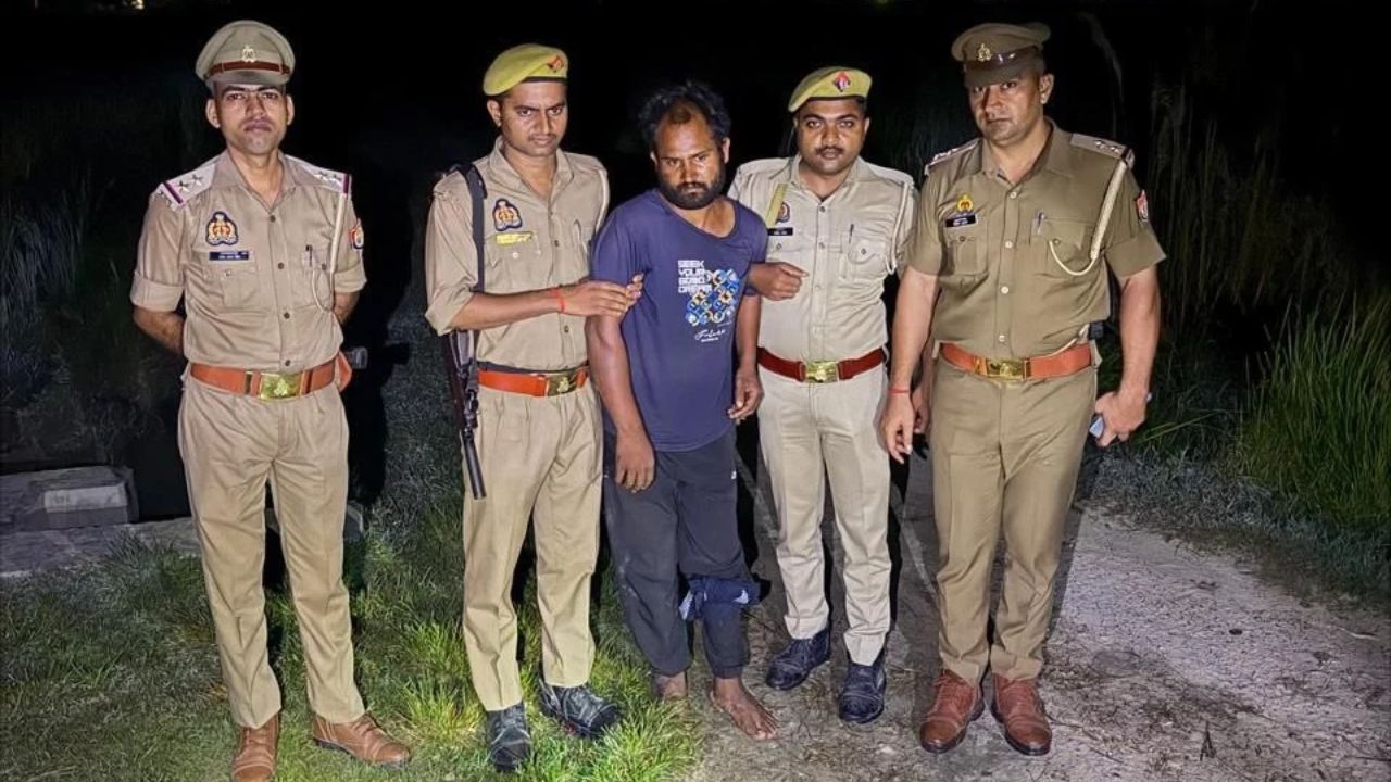 खुद को घिरा देख पुलिस पर झपटा गौ तस्कर! बलिया में मुठभेड़ के दौरान पैर में गोली लगने से आरोपी गिरफ्तार, तमंचा बरामद