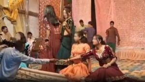 Bareilly: रामलीला के मंच पर अश्लील डांस का वीडियो वायरल! हिंदू संगठनों में आक्रोश