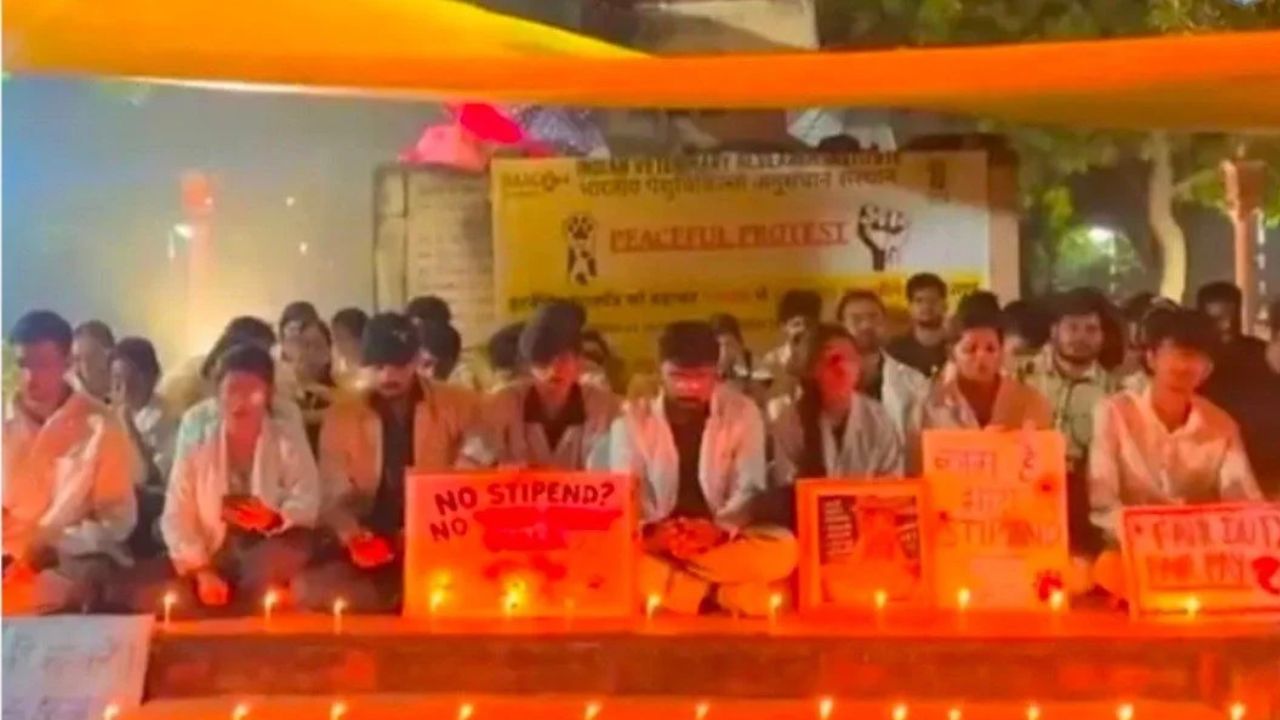 आईवीआरआई में पांचवें दिन भी छात्रों का धरना, आखिर लिखित आश्वासन पर क्यों अड़े हैं विद्यार्थी?