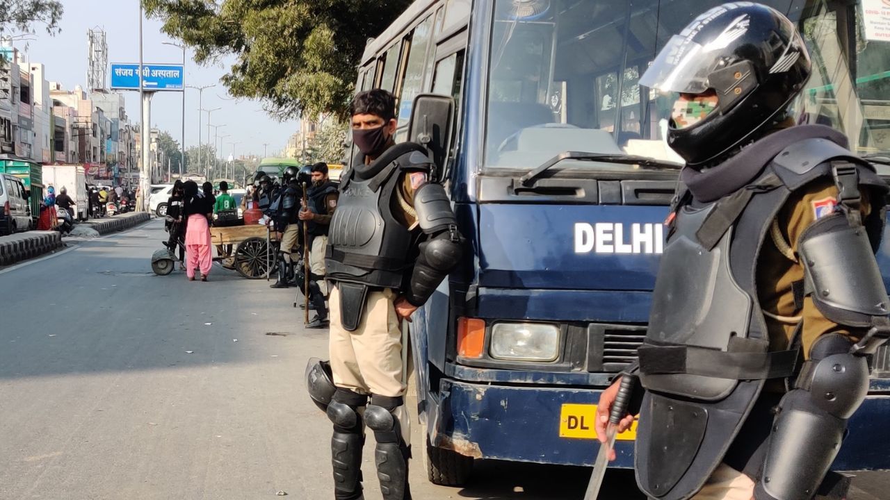 Bomb Threat: दिल्ली के चिन्मय विद्यालय, DPS समेत कई स्कूलों को धमकी भरे ई-मेल! पुलिस-BDS अलर्ट