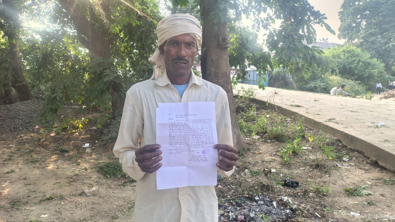 Budaun Crime: एक महीने से पत्नी लापता, मासूम बच्चे को लेकर परेशान पति ने लगाई न्याय की गुहार