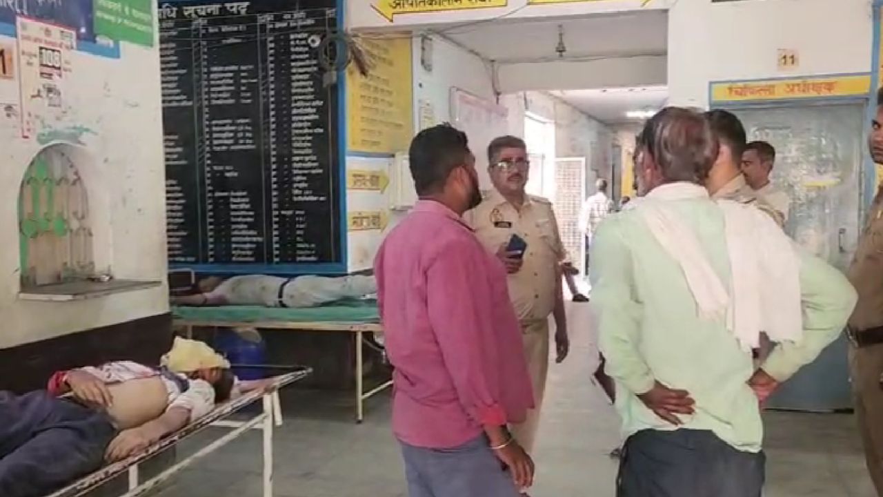 Road Accident: बदायूं में दर्दनाक सड़क हादसा! बाइक अनियंत्रित होकर फिसली, एक की मौत