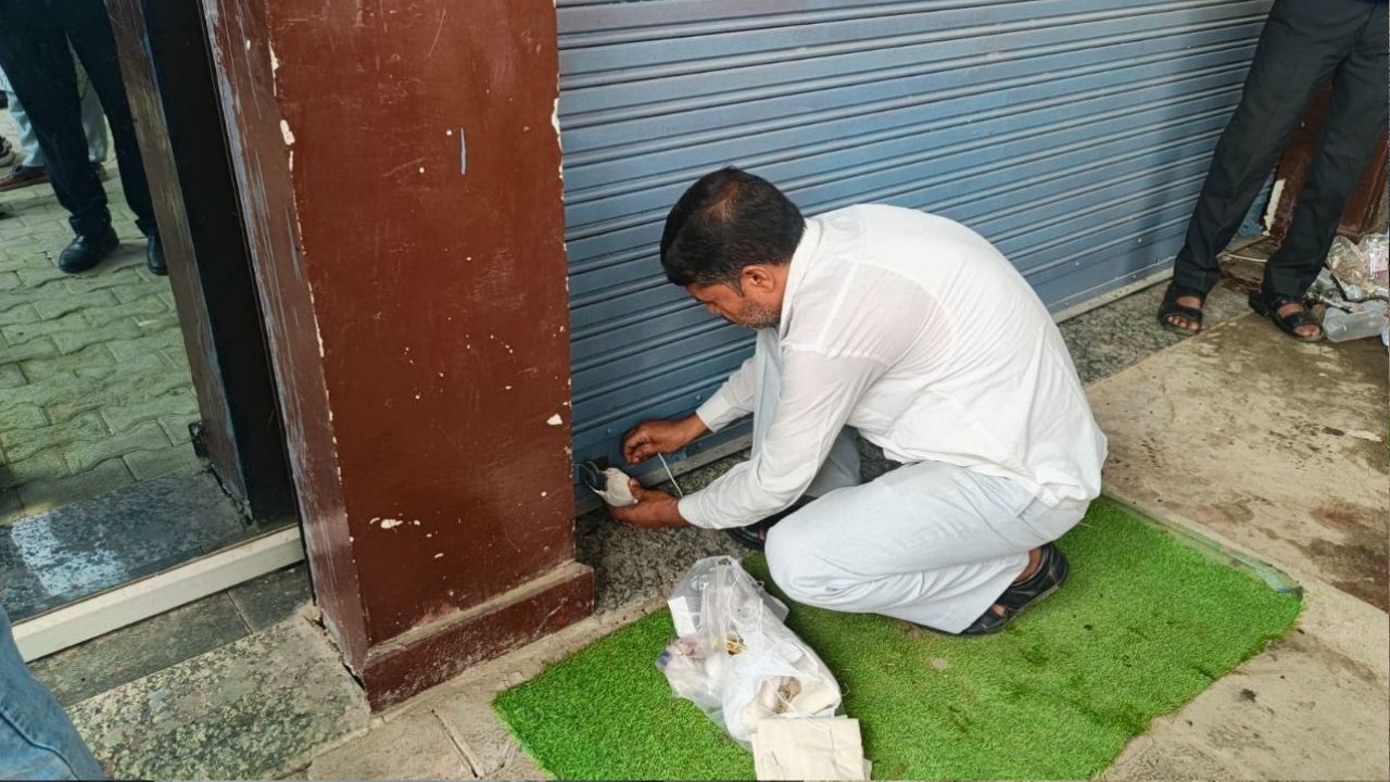 Budaun News: जच्चा-बच्चा की मौत के बाद Seva Hospital सीज, Dynamite News की खबर के बाद प्रशासन की कार्रवाई