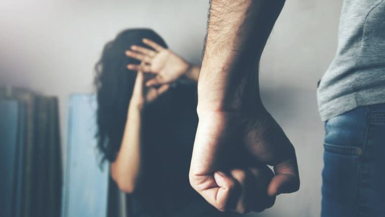 चाचा ने पिलाई नशीली ड्रिंक और गाड़ी में दुष्कर्म, बुलंदशहर में पीड़िता से समझौते का दबाव