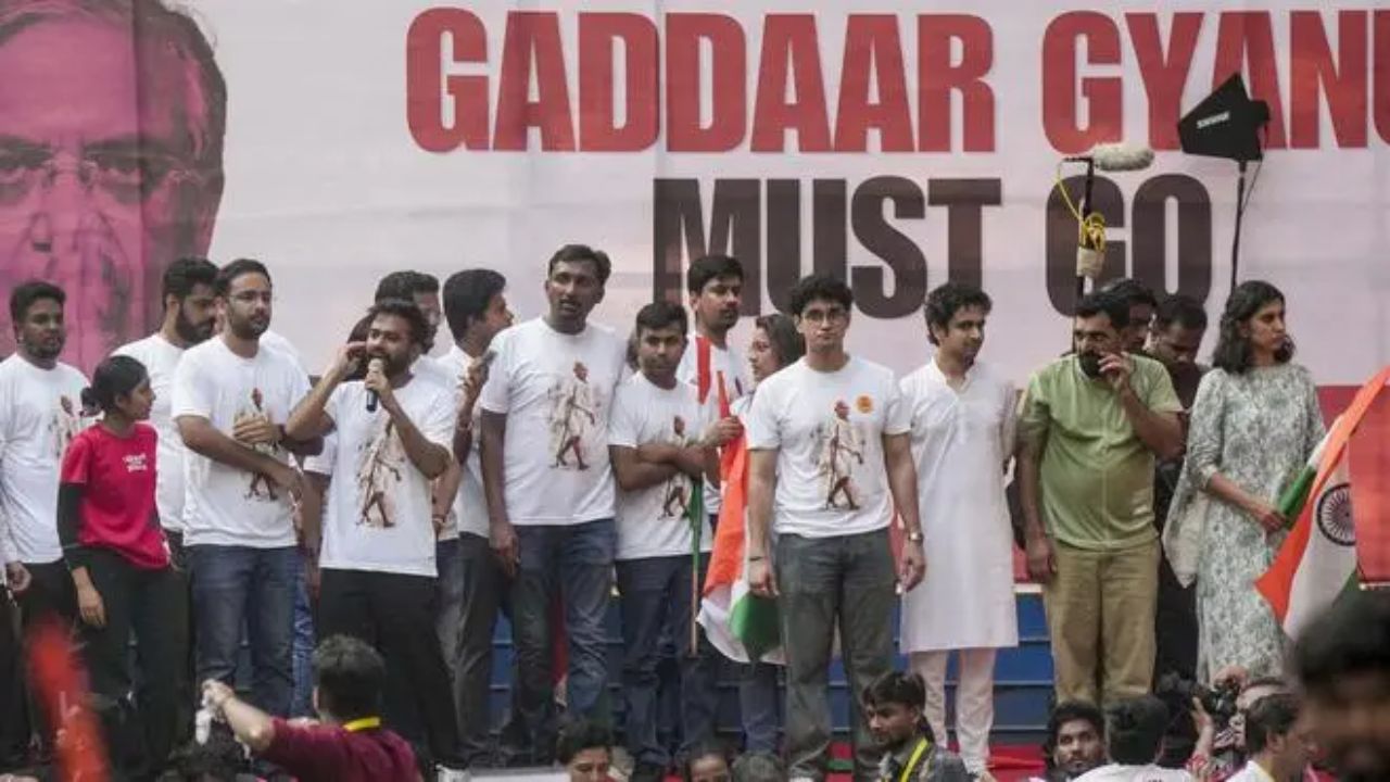 विपक्ष में दिखी फूट, केजरीवाल परिवार संग उतरेंगे मैदान में, राहुल गांधी चेन्नई में करेंगे कार्यक्रम