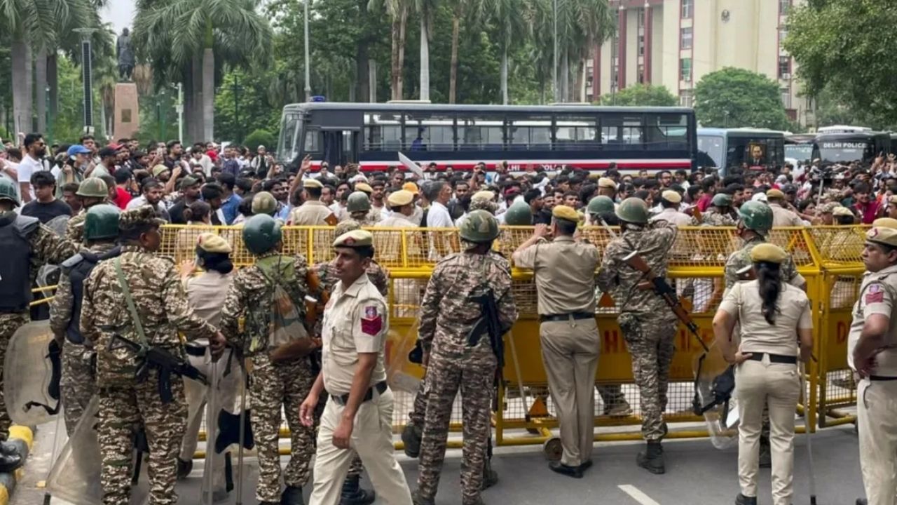 CJP Protest: रिहाई के बाद अब क्या करेंगे अभिजीत दिपके? दिल्ली पुलिस की 20 से ज्यादा FIR, दोपहर 2 बजे प्रेस कॉन्फ्रेंस