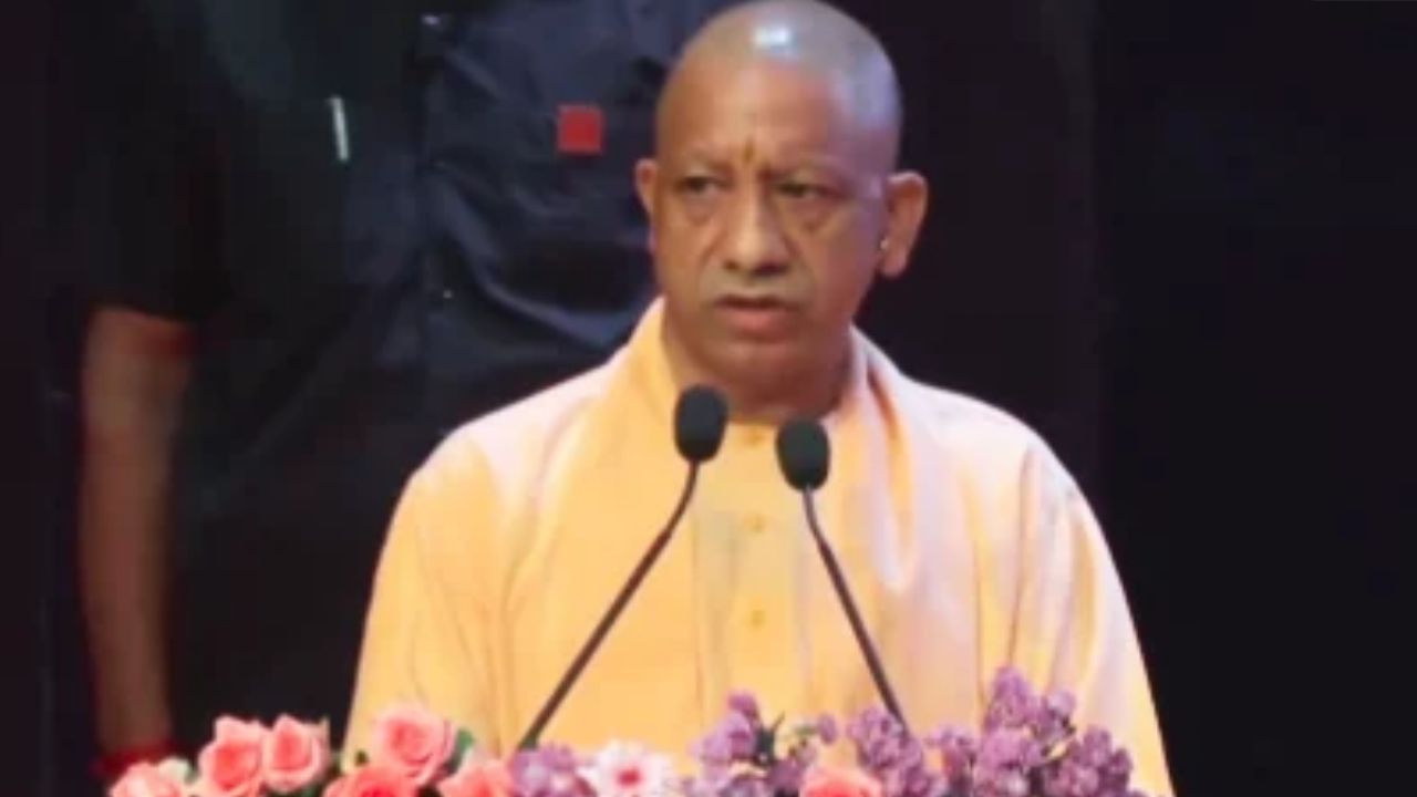 National Unity Day: सीएम योगी ने सरदार वल्लभभाई पटेल को दी श्रद्धांजलि, कहा- अखंडता के लिए समर्पण जरूरी