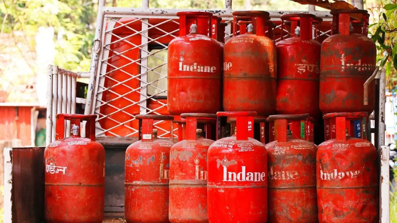 त्योहारी सीजन से पहले आम जनता को बड़ा झटका, कमर्शियल LPG सिलेंडर हुआ महंगा