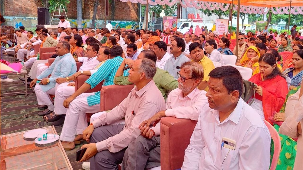 Pratapgarh News: सेवा संकल्प कार्यशाला से PM Modi वर्चुअली जुड़े, शिक्षक, आशा बहुएं और स्कूली बच्चों में भरा जोश